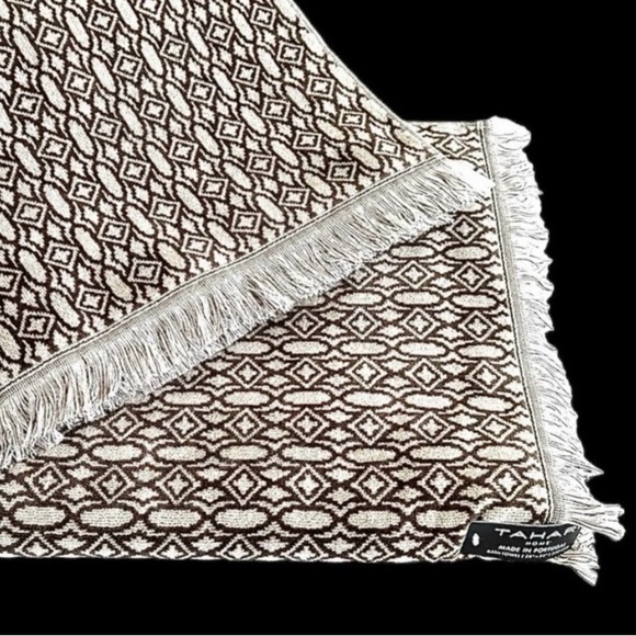 Tahari Cotton Bath Towels Set of 2 Brown & Tan Geometric NEW